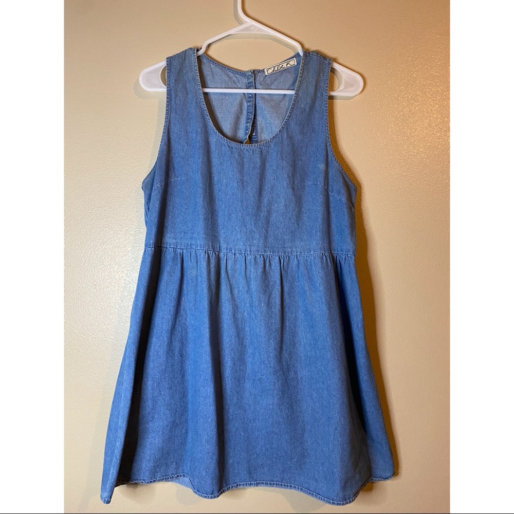 Short denim dress.